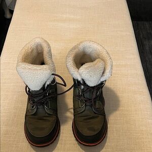 Sorel Women's Lace Up Boots - Olive and Cream